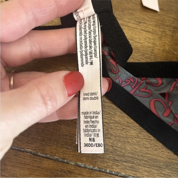 Victoria Secret Bra Size 36DD Red/Black Lined Demi Multi-Way Underwire - Picture 7 of 9